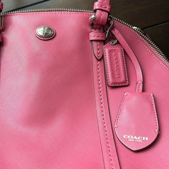 🌸END OF SUMMER SALE 🌸Pretty in Pink! Coach Bag with shoulder and hand straps - Picture 9 of 9